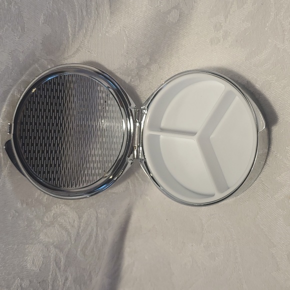 Travel Pill Box with Porcelain Top - Picture 3 of 4